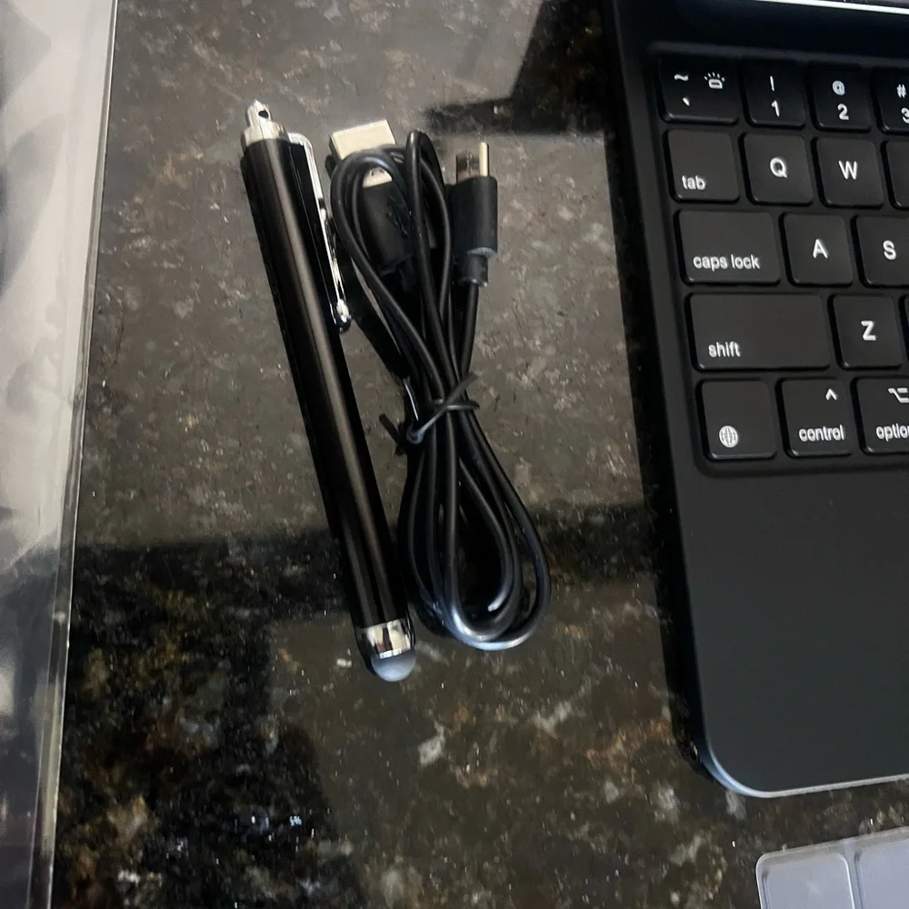 iPad Magnetic Keyboard Case Bundle (mouse, stylus, screen film, chargers)